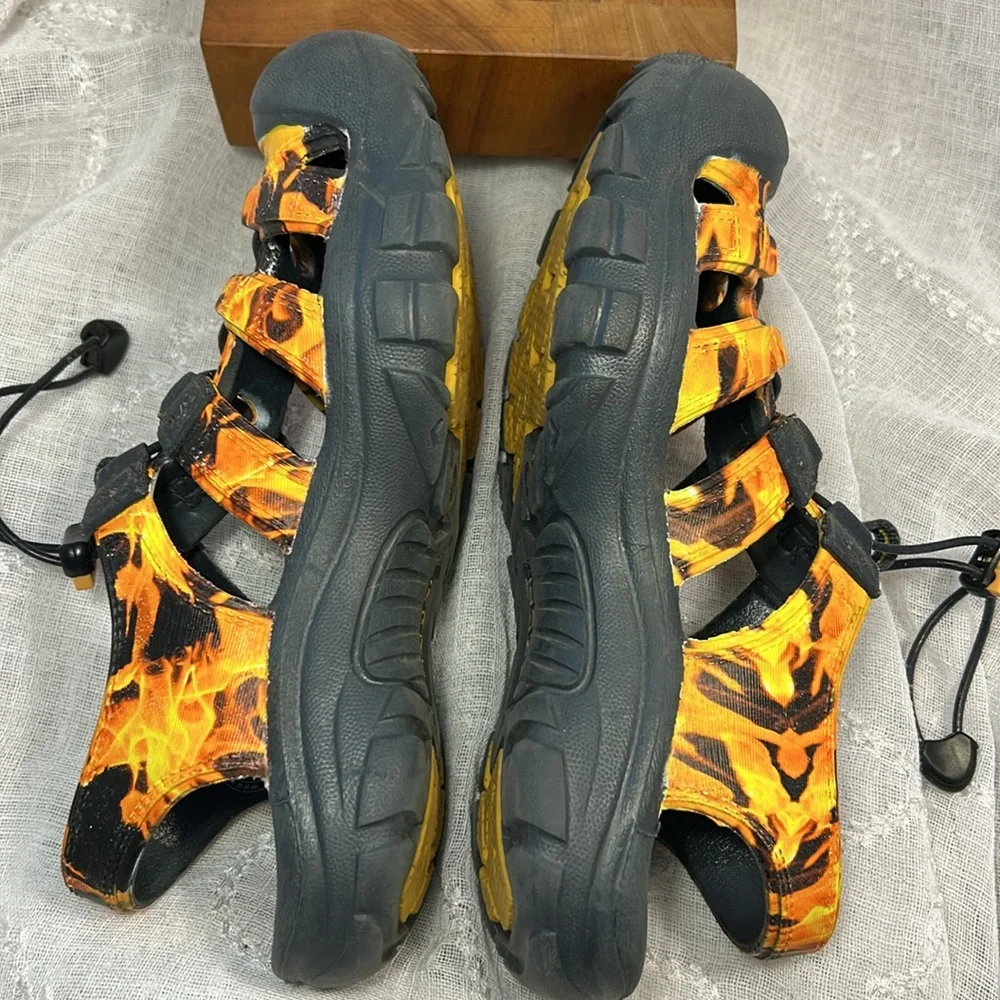 Keen almost NEW water sandals